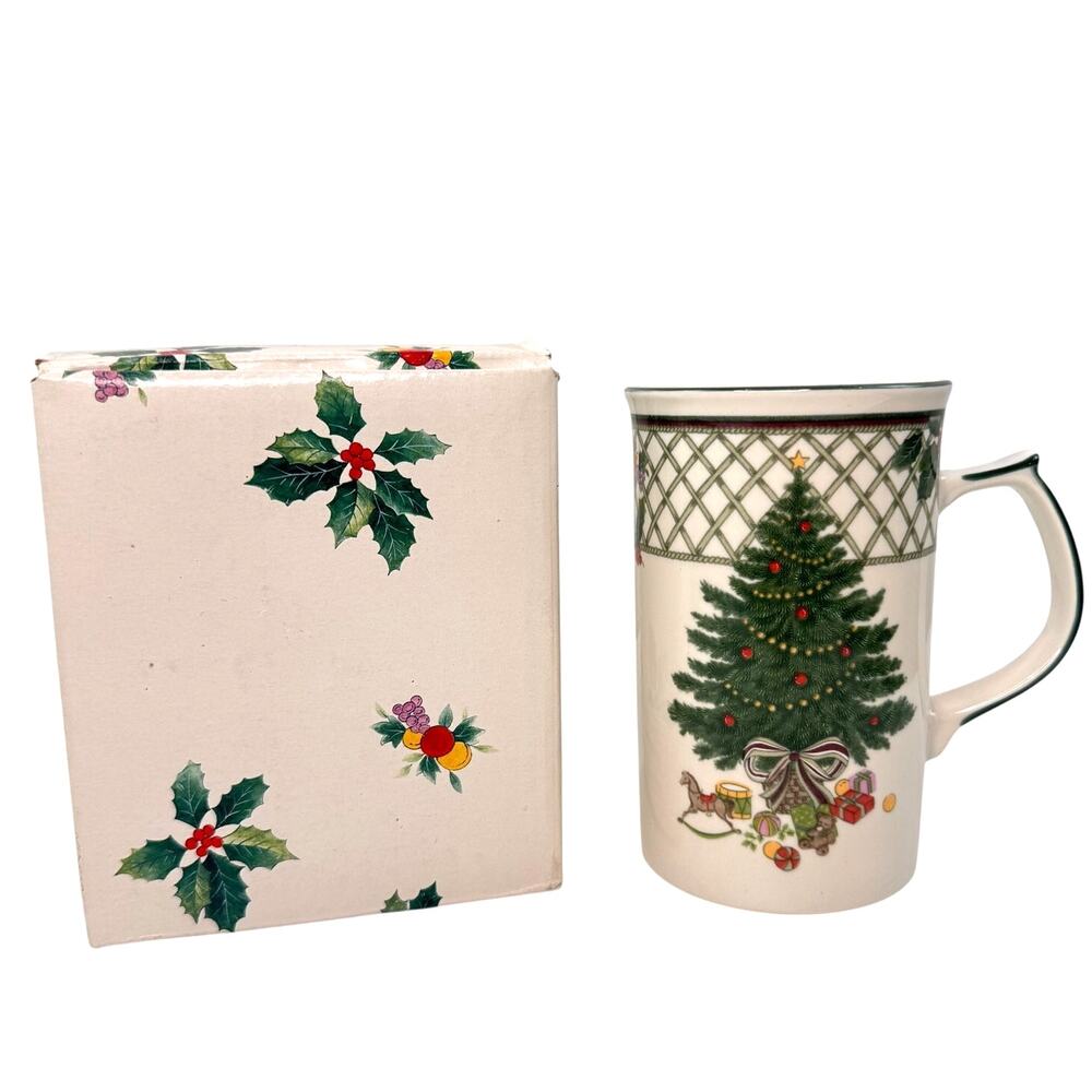 VINTAGE Mikasa Heritage Christmas Story Cappuccino Coffee Mug White Green NEW